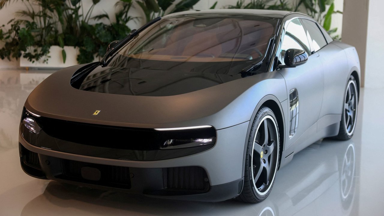 Nov� elektromobil Ferrari Luce vzbudil po sv�m p�edstaven� velk� emoce.