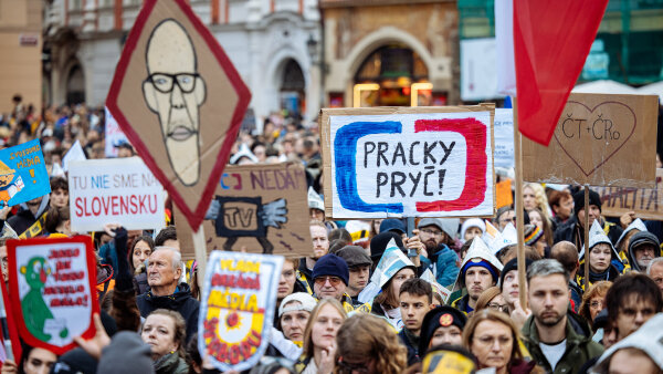 demonstrace, protest, poplatky, veřejnoprávní média, Staroměstské náměstí